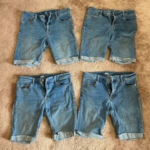 Old Navy Bermuda midrise shorts, size 6 (4pairs)